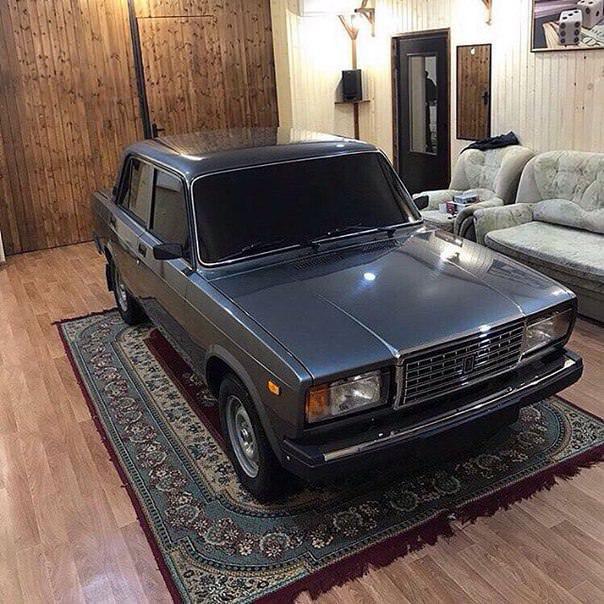 In Russia, they know how to respect their vehicles (In Russia they know how to respect their cars). - Zhiguli, Classic, Zhiguli on the carpet, Foreigners about Russia, Vaz-2107