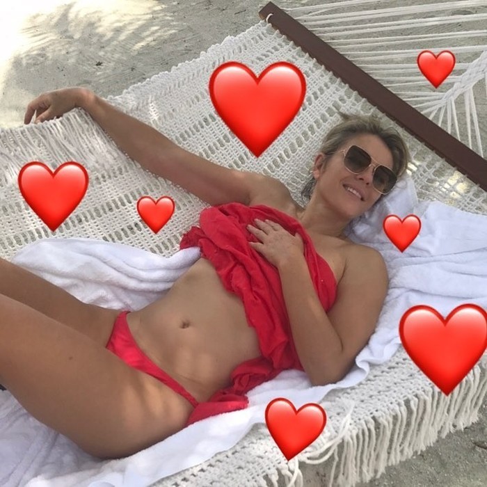 Liz Hurley posted a selfie wide open and admitted that the author of the sexy photo is her son - news, Elizabeth Hurley, Longpost