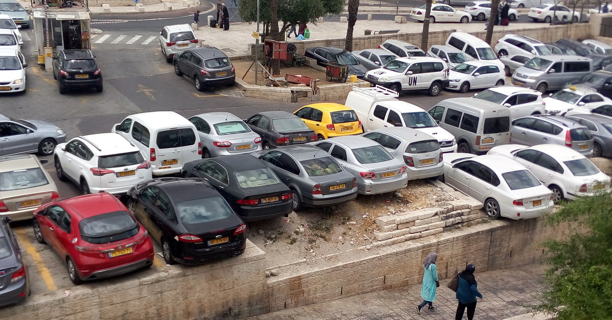 Cars israel. Иерусалим автомобили. Паркинг Израиль. Рынок авто в Иерусалиме. Автопарковка в Израиле.