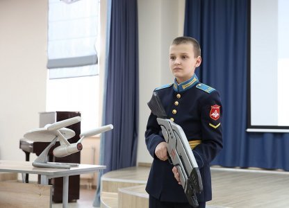Young Russian cadets presented their weapon models. Among them was a rifle from Mass Effect - Kanobu, Mass effect, Text, The photo
