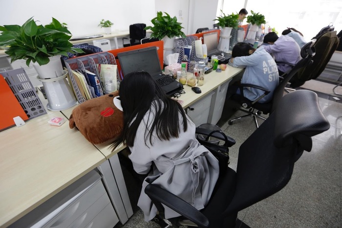 China allows office workers to sleep at lunchtime - China, Not mine, Asia