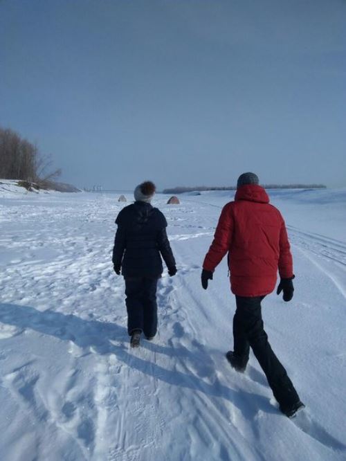 Someone threw a sick dog on the river ice... The poor fellow froze, the fishermen had to thaw him with fire! - Help, Dog, The rescue, Animals, Video, Longpost