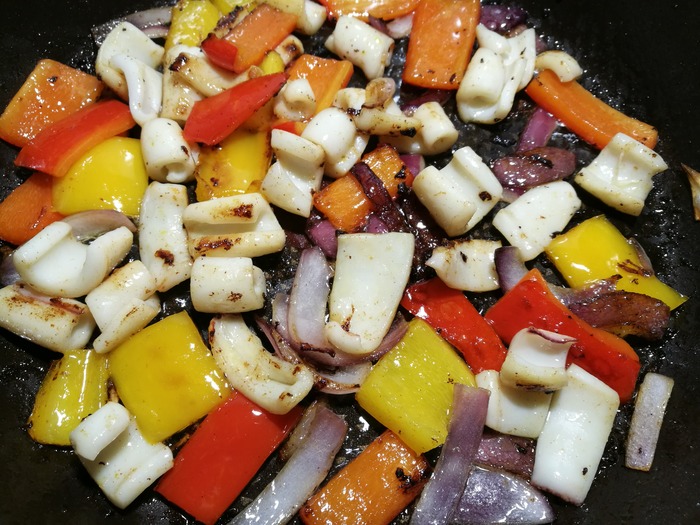 Салат с кальмаром, перцем и прочим. еда, кулинария, длиннопост, рецепт, салат, кальмар, готовка