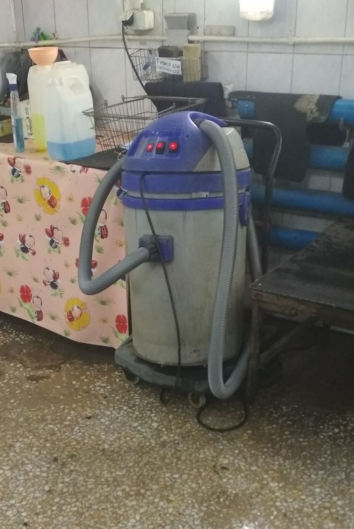 When the war is over, but you need to live somehow - My, Star Wars, R2d2, Robot Vacuum Cleaner, Car wash