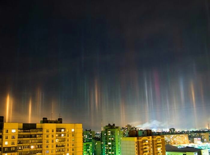 Light pillars appeared in the sky over St. Petersburg - Saint Petersburg, Halo, beauty, freezing, Optical illusions, Longpost, Weather phenomenon, The photo