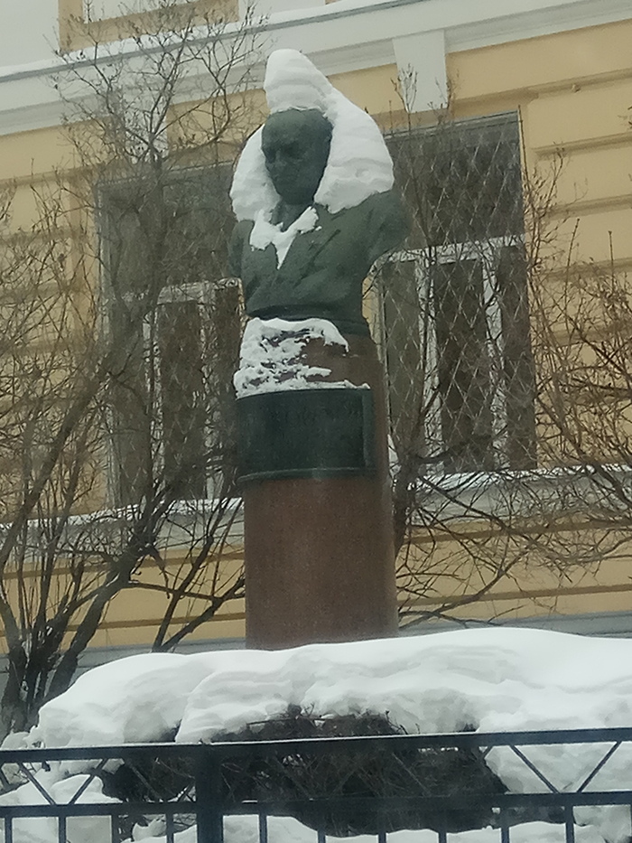 Monument to the pharaoh in Moscow - My, Monument, Winter