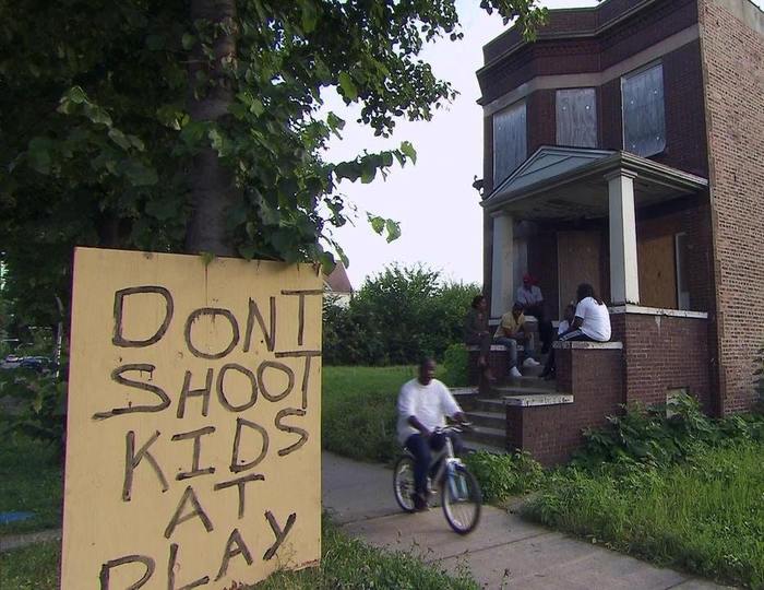 Don't shoot, children are playing here - Children, Black people, Shooting, Ghetto