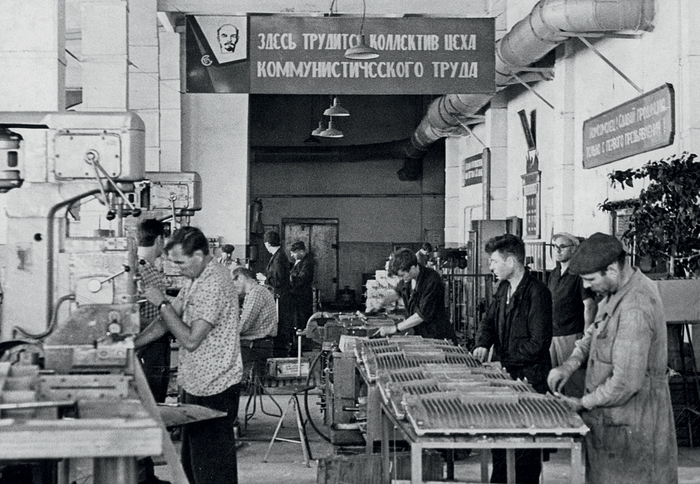 Фото с завода газового оборудования. Фотография, СССР, Колоризация, Рабочие, Слесарь, Токарь, Фрезеровщик, Завод, Длиннопост