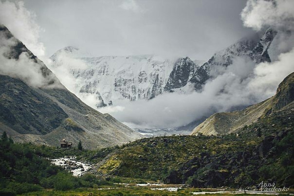 A chapel at the foot of Mount Belukha, where services are held once a year. - Altai, Mountain Altai, Beluga Whale Mountain, Chapel, Longpost, Instagram, Altai Republic