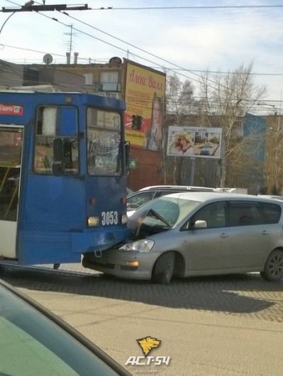 13th tram and his exploits - Tram, Road accident, , Incident, Novosibirsk, Longpost