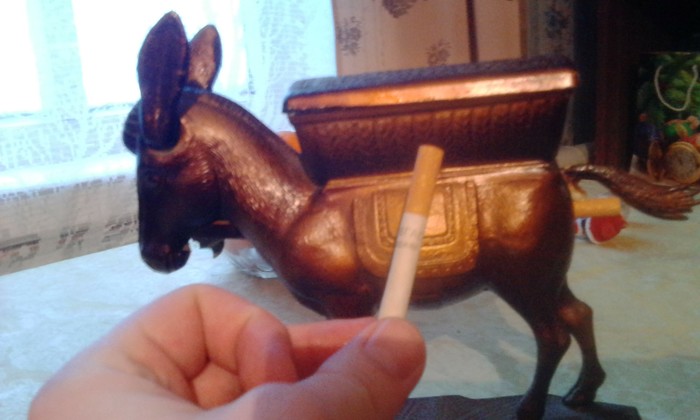 I found Pegasus cigarettes with an exposure of 20+ in a statuette at my grandmother) - Statuette, Cigarettes, My, Donkey