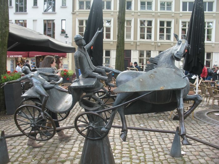 A drunken woman is not her own mistress. - My, Belgium, Interesting places, Monument