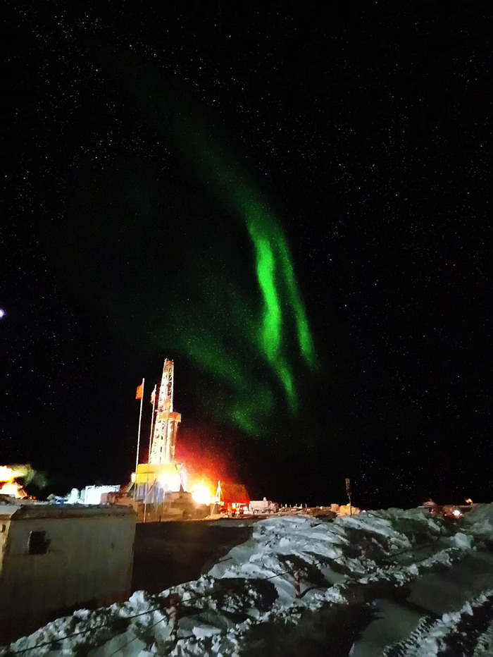 Northern lights over the rig - My, The photo, Polar Lights, North, Work, Krasnoyarsk region, Siberia