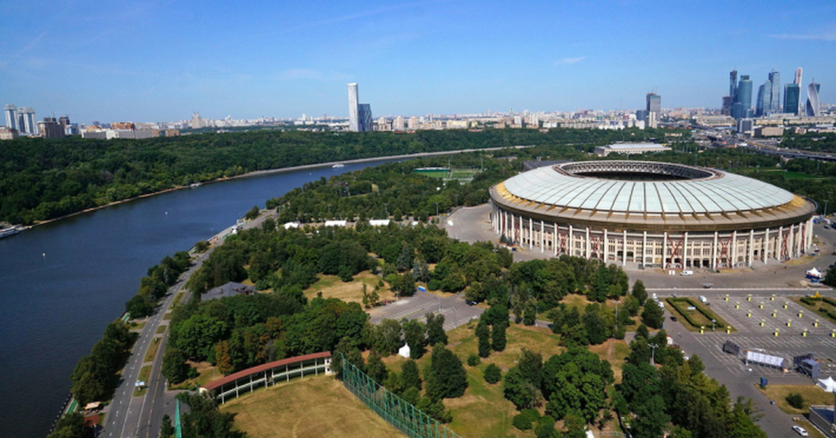 Спортивная москва фото. Олимпийский комплекс Лужники Москва. Воробьевы горы стадион Лужники. Спортивный комплекс Лужники в Москве. Москва Воробьевы горы вид на Лужники.