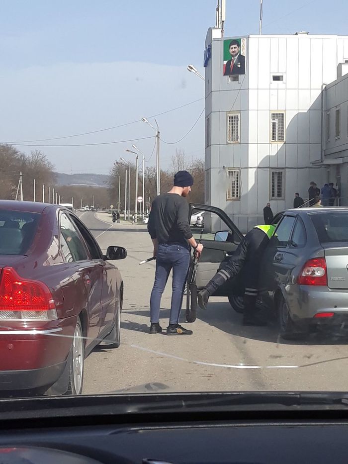 У Вас лезгинка слишком тихо играет - Чечня, Полиция, Помощь