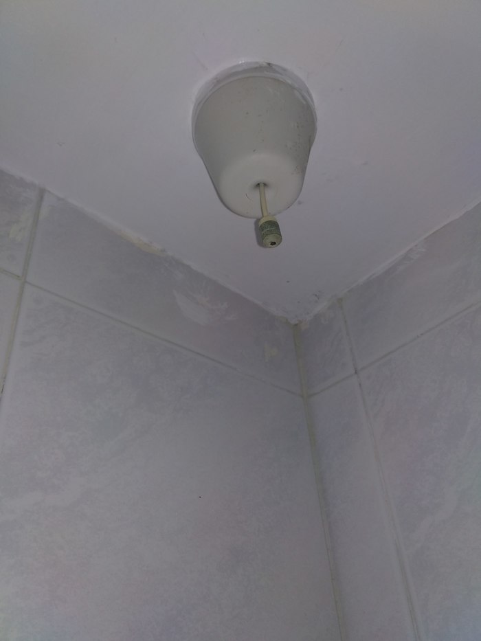 What is this thing? (I was in the hotel on the ceiling right above the bathroom) - My, Thing, Unknown, Hotel, Bathroom, The photo