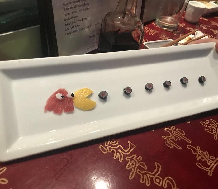 The visitor told the chef that he made a living playing games, and he brought him this dish. - Chef, Sushi, Gamers, Pac-man, , League of Gamers, The photo