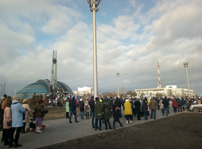 In Temirtau (Kazakhstan) an action was held in memory of the children who died in the fire in Kemerovo. We launch white balloons into the sky - My, Kemerovo, Temirtau, Kazakhstan, Video, Fire in Kemerovo