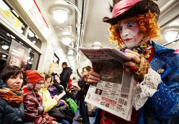 A typical day in Saint Petersburg - Saint Petersburg, Metro, Mad Hatter, The photo