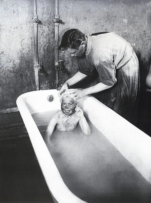 Bathing a homeless child. Moscow. 1927 - Moscow, Kindness, Old photo, The photo, Street kids, Bathing