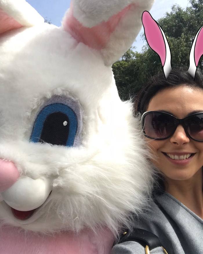 Поздравление с пасхой от Морены Баккарин