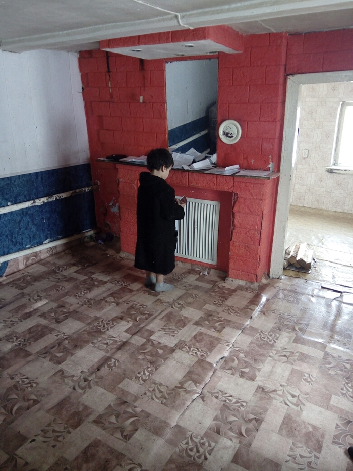 He heats the stove with the remnants of a burnt house. In the South Urals, a mother with three children wanders around the neighbors for several years after a fire - My, Longpost, Chelyabinsk region, Poverty, Troitsk, Children, Shock, True story