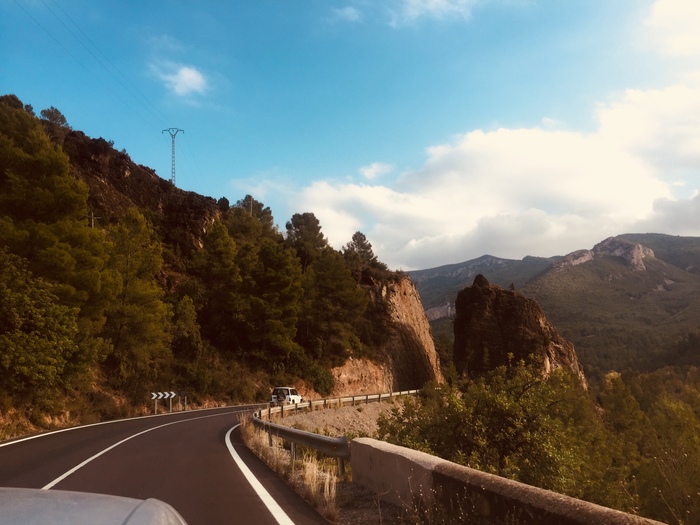 Have you seen a waterfall beating horizontally? - My, Spain, Travels, Tourism, Author's story, Road, Road trip, The mountains, Reservoir, Video, Longpost