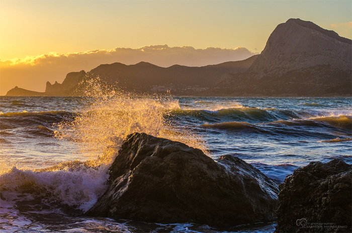 Amber spray wave! Zander - My, Crimea, Overheard, Photographer, Sea, Wave, Sunset, The city of Sudak