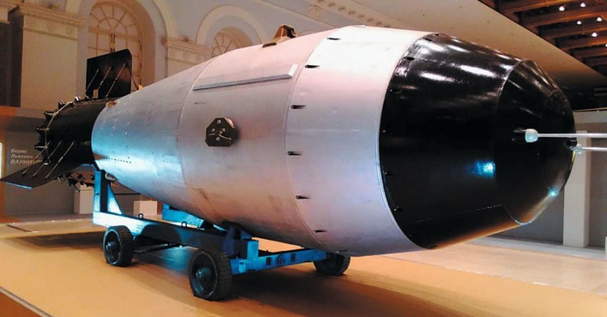Водородная бомба страны. Ан602 царь-бомба. Царь бомба 1961. Нейтронная бомба 1т. Термоядерное оружие водородная бомба.