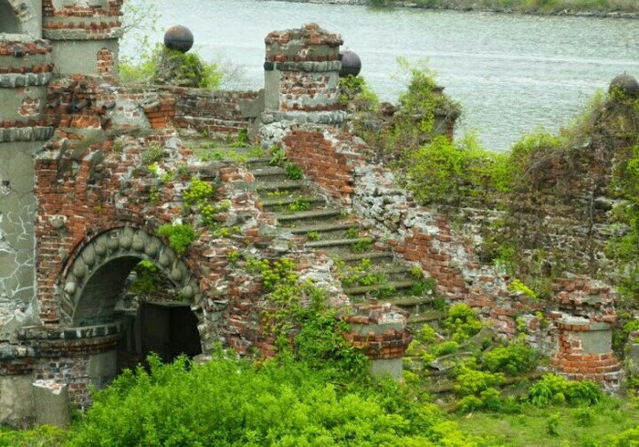 Ruins of Bannerman Castle on Pollepel Island. - Island, Lock, The photo, Ruin