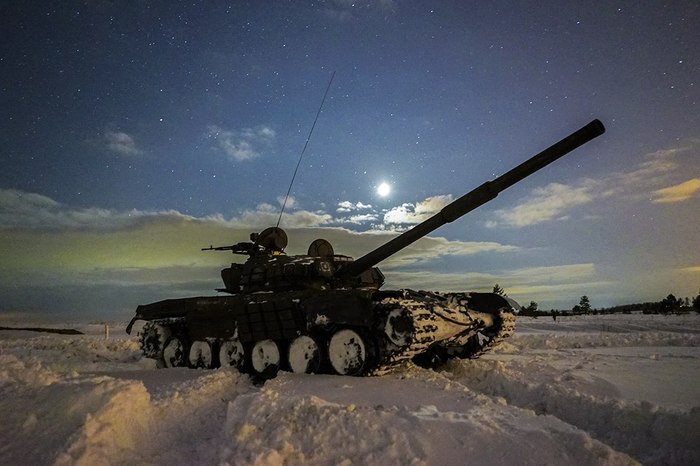 Starry sky and tank. - T-72B, Weapon, Tanks, The photo, Night