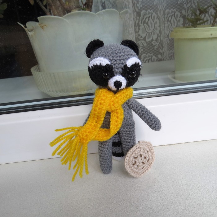 Raccoon with a cookie - My, Raccoon, Knitting, Crochet, Knitted toys, Needlework, Needlework without process, Longpost, Cookies