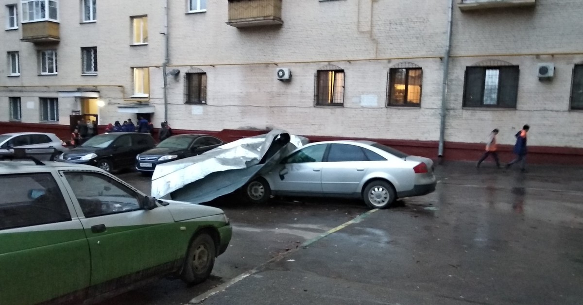 Ураган в москве сегодня куда движется. Ураган 1998 года в Москве. Фото урагана в Москве еду в машине ничего не вижу.