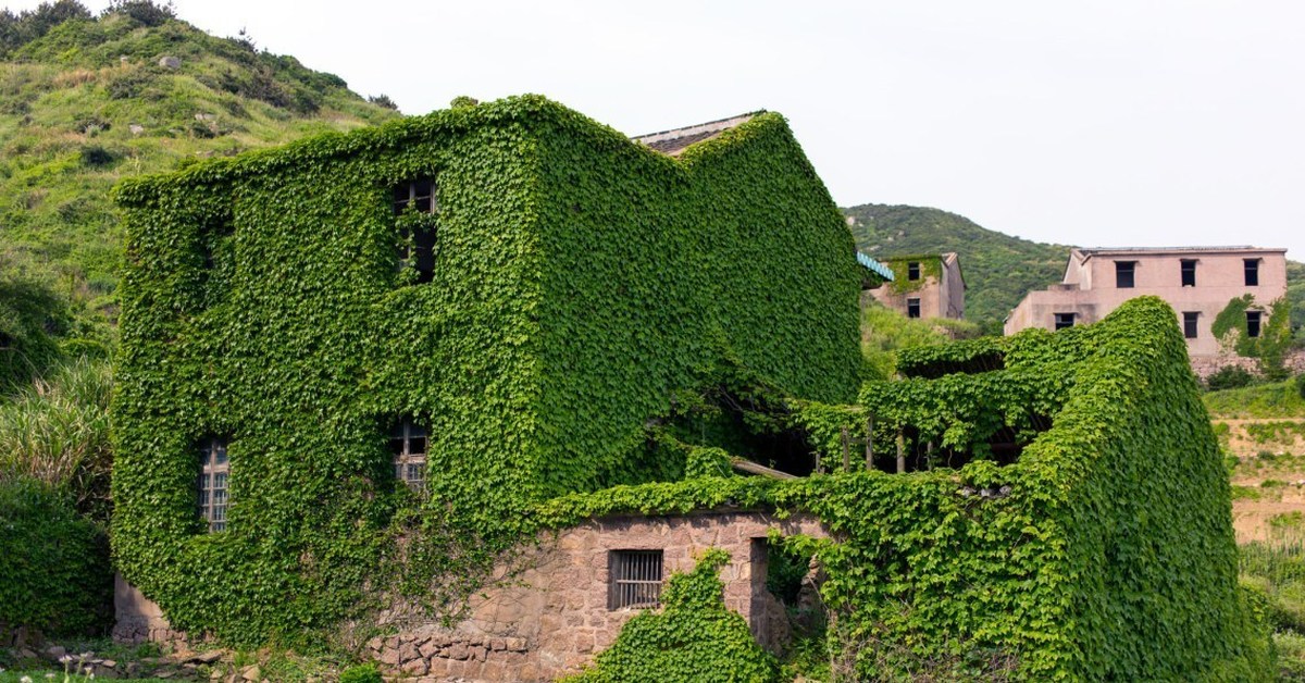 Abandoned village reclamation. Заброшенная деревня остров Шенгси. Рыбацкая деревня в Шенгси. Рыбацкая деревня Хоутоувань. Китайская деревня Хоутоувань.