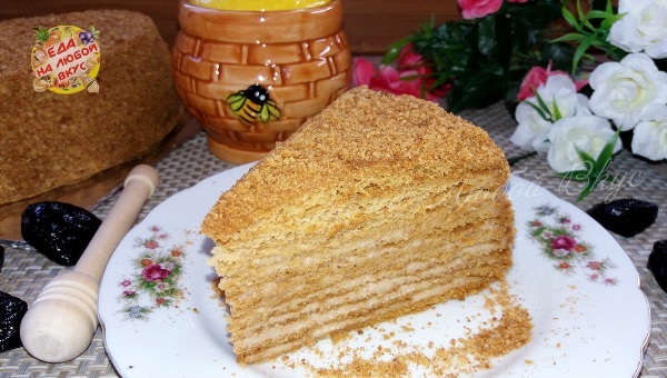 Honey cake with thin cakes and delicate cream - My, Cake, Medovik, , Bakery products, For tea, Yummy, Video recipe, Recipe, Video, Longpost