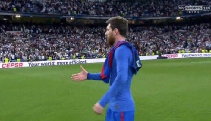 Rare photo of Messi shaking hands with Russian soccer player - Lionel Messi, Hand, Football, Russia, 2018 FIFA World Cup