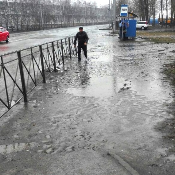 Novosibirsk drivers fall into the asphalt, and bare rebar pins sprouted in the parking lot - Road, Siberia, Novosibirsk, Off road, Spring, Longpost