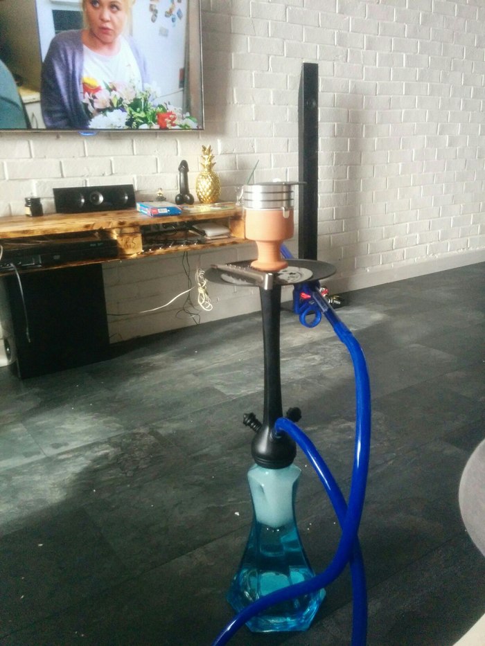 A friend sent a photo of a new hookah, do you notice anything strange? )) - Big, Friend, My, Black