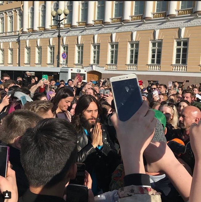 Явление Христа народу.
 - Джаред Лето, Санкт-Петербург, Фотография, Фанаты, Аналогия