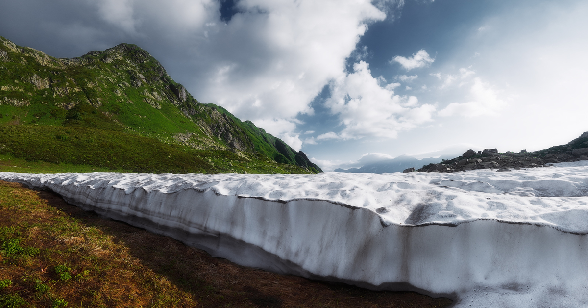 лето и зима на одной картинке. зима лето. осенняя дорога. граница зимы и лета. зима и лето граница.
