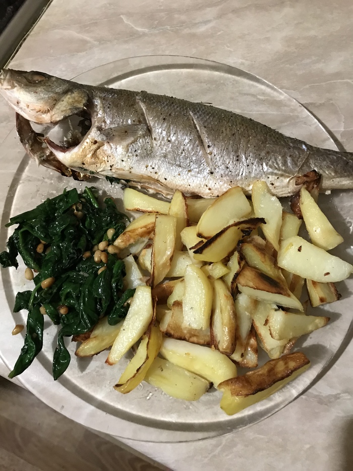 Sea bass with aromatic herbs, spinach and baked potatoes - My, Recipe, sea ??bass, Spinach, Grass, 