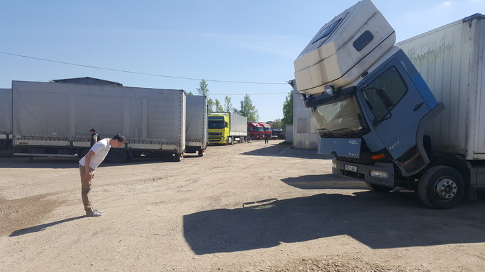 Tractor welcomes new employee - Tractor, Arigato, Optimus Prime