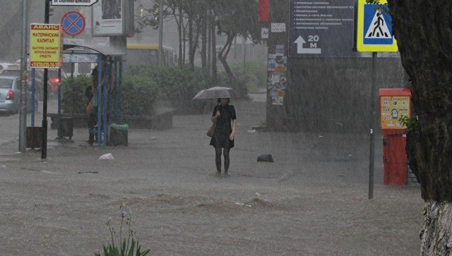 Mom didn't let go without an umbrella - My, Rain, Потоп, Optimism, Crimea