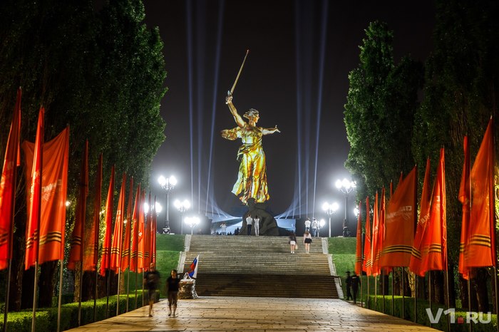 Video installation on the sculpture The Motherland Calls! - Volgograd, Mamaev kurgan, Motherland, Installation, May 9, Video, May 9 - Victory Day