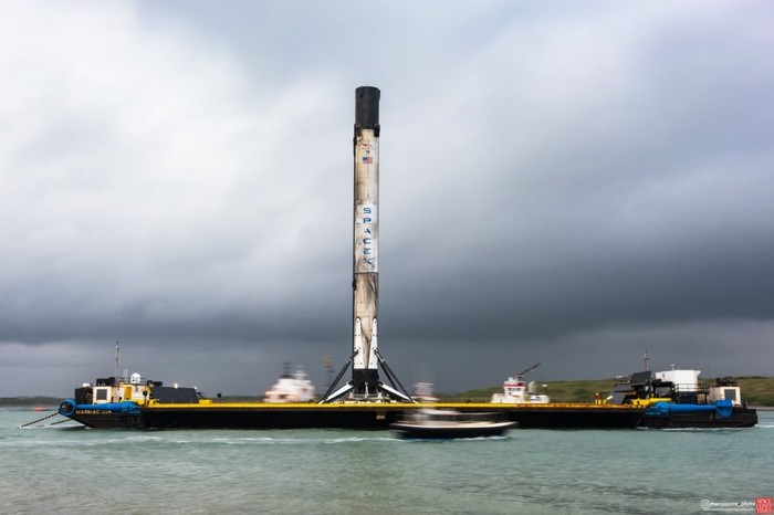 Falcon 9 Block 5 first stage returns to port - Space, Block, Elon Musk, Step, Falcon 9, Longpost