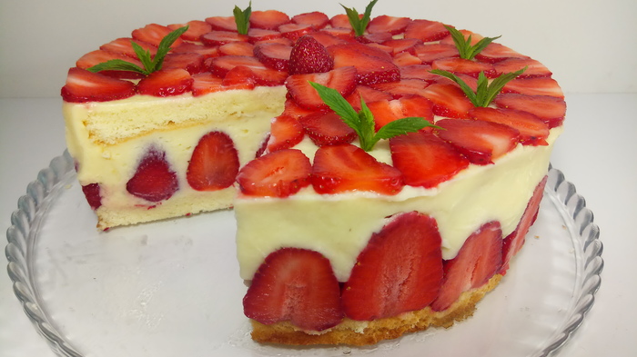 STRAWBERRY CAKE FREESIER - My, Cake, , Strawberry cake, Dessert, Food, Bakery products, Cream, Strawberry, Video, Longpost, Strawberry (plant)