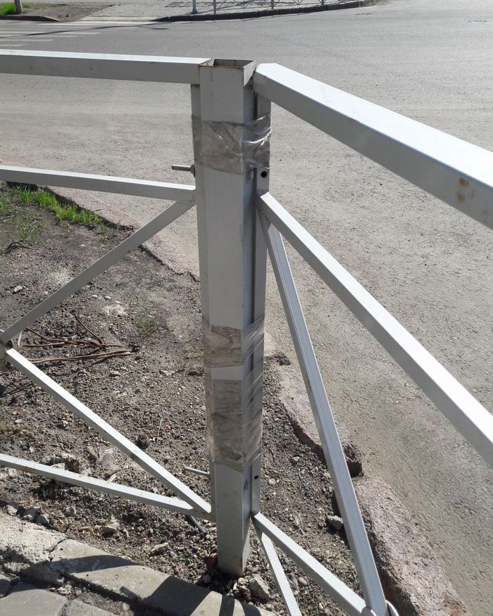 Collapsed fences in Krasnoyarsk on Karl Marx Street were glued together by road workers with adhesive tape. - And so it will do, Master, Scotch, Krasnoyarsk, Fence, Rukozhop