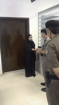 Первая женщина в Саудовской Аравии, получившая водительские права Саудовская Аравия, Женщины, Машина, Гифка