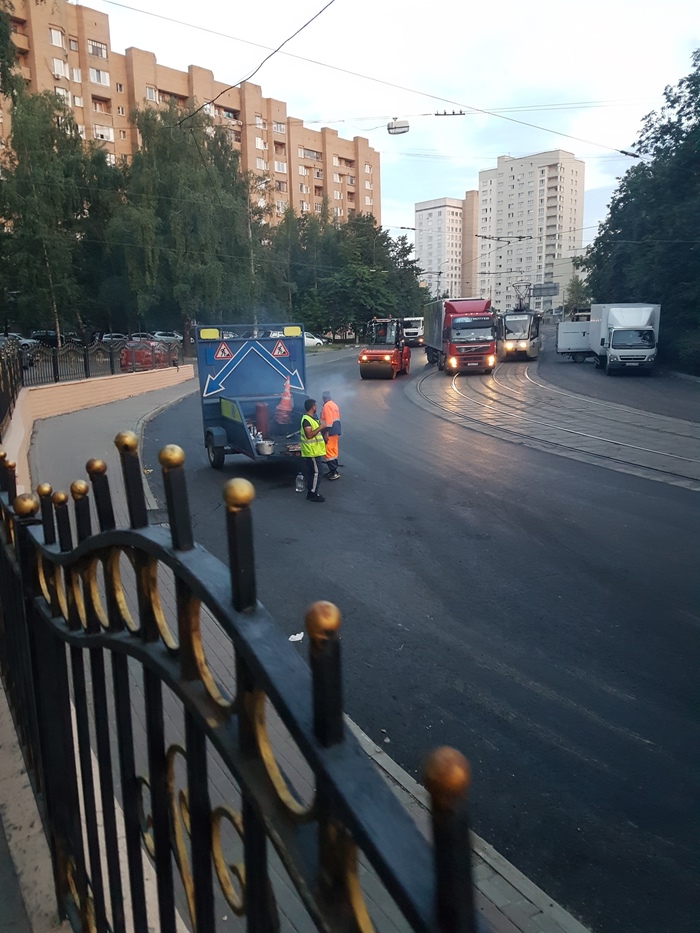 There is a break, there is KE BAB - My, Road repair, My, Moscow, Relaxation, Shashlik, World championship, Friday, Longpost