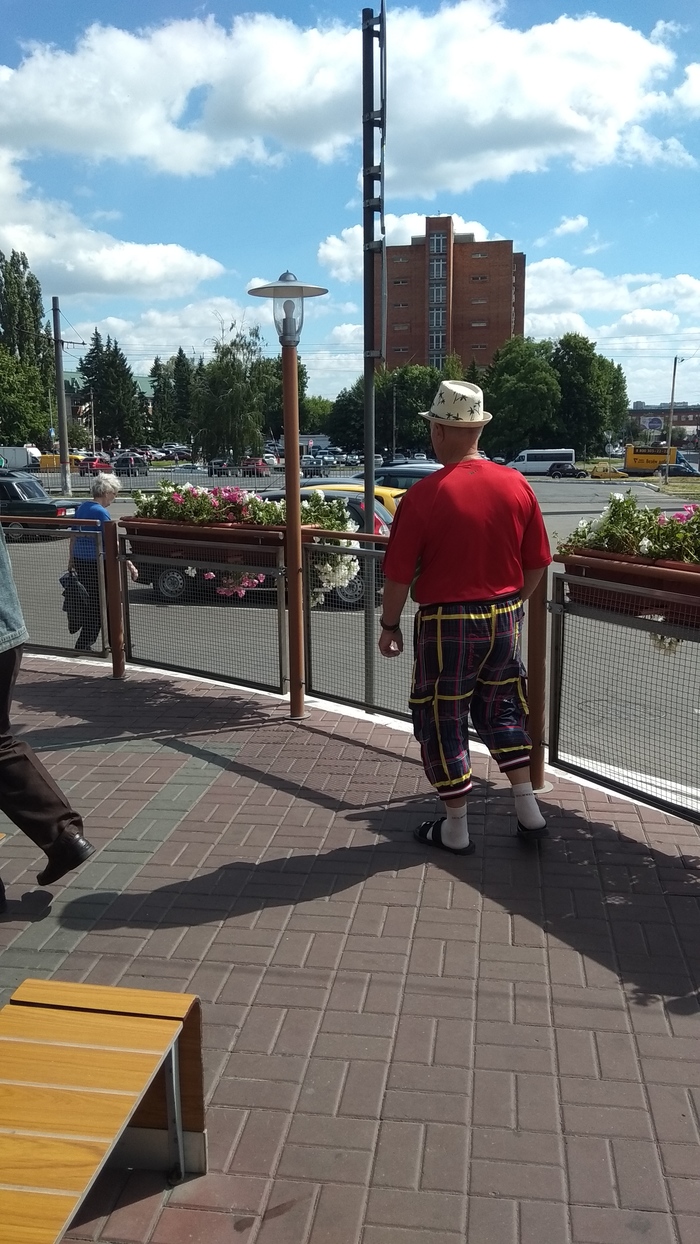 It looks like a German fan got lost in Kursk - My, Kursk, Flip flops, Fashion, Outfit